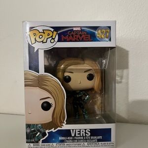 Vers captain marvel funko pop